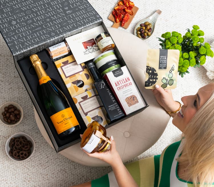 Veuve and Gourmet Delights Hamper GB24_339